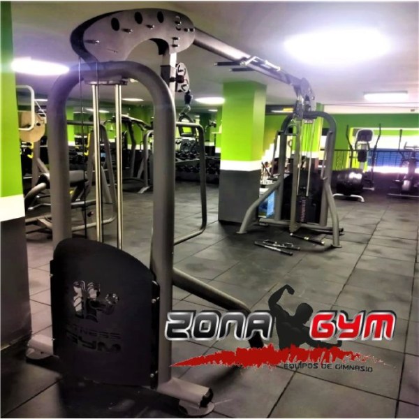 MÁQUINA PARA GIMNASIO CRUCE DE POLEA  CON TORRE DE PLACAS 